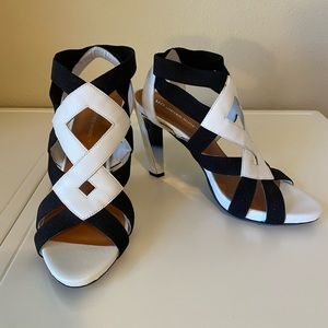 UN United Nudes Black & White Venus Sandal. Size 8